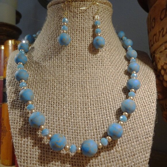 Necklace and earring set handmade from sky-blue Czech Picasso beads - Picture 5 of 10